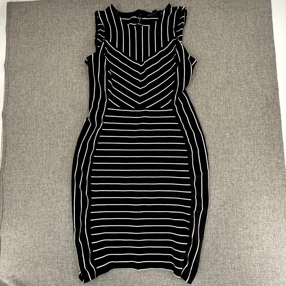BOLD Elements Bodycon Dress Sleeveless Round Neck Medium Black & White Striped